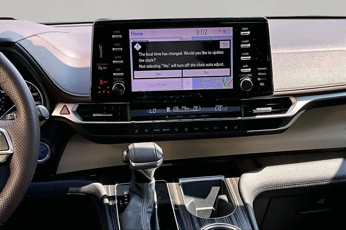 2023 Toyota Sienna Platinum thumbnail 7
