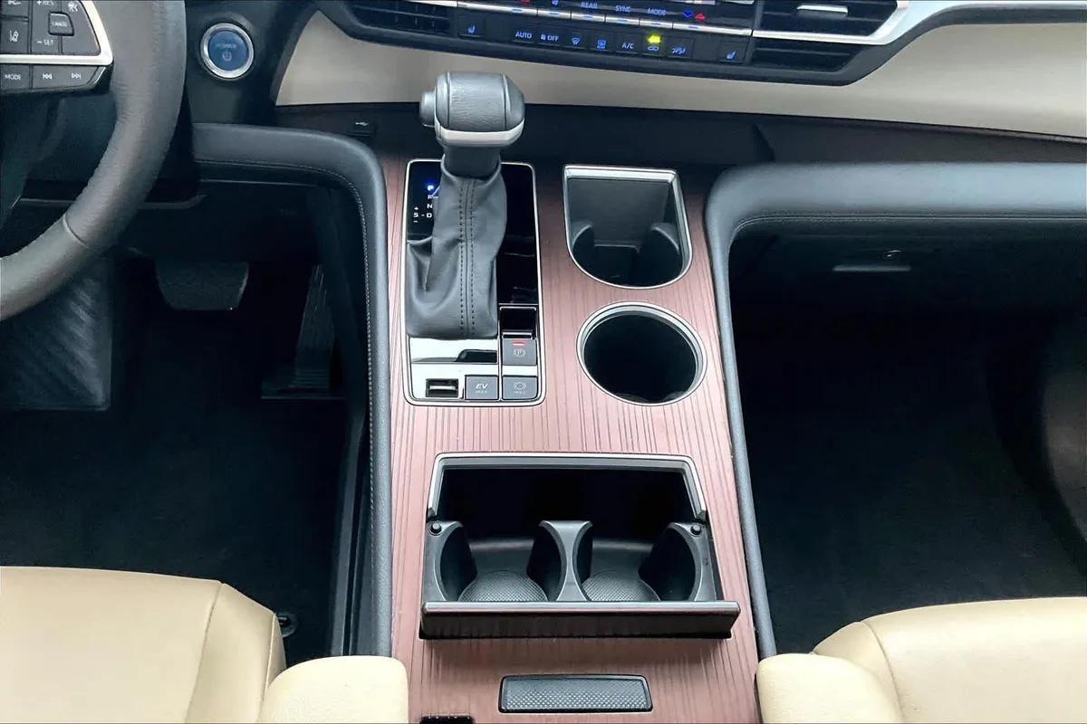 2023 Toyota Sienna XLE thumbnail 17