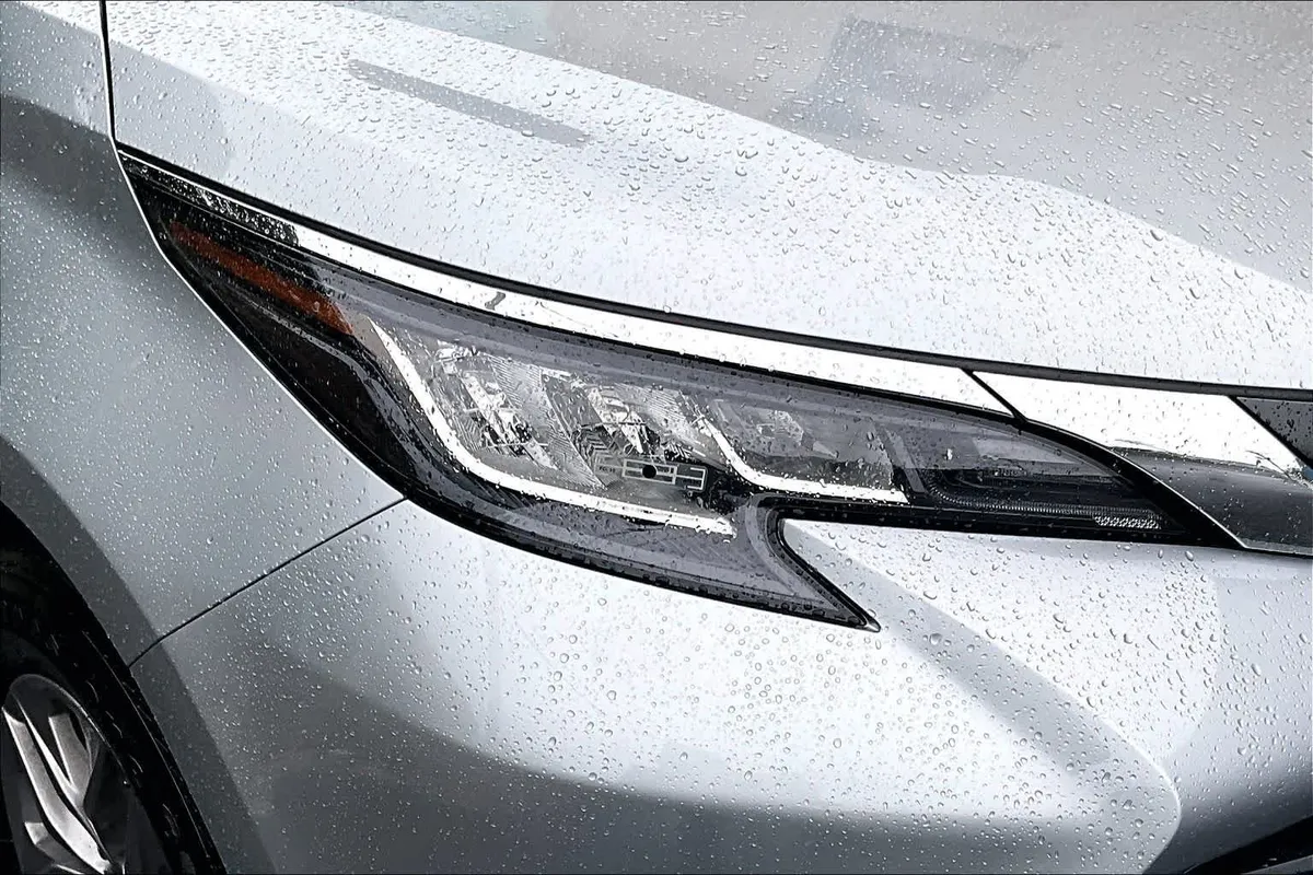 2023 Toyota Sienna XLE thumbnail 28