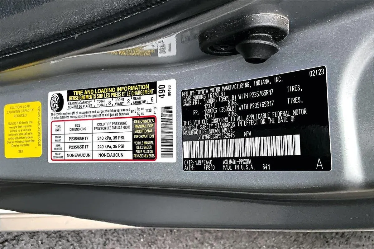 2023 Toyota Sienna XLE thumbnail 34