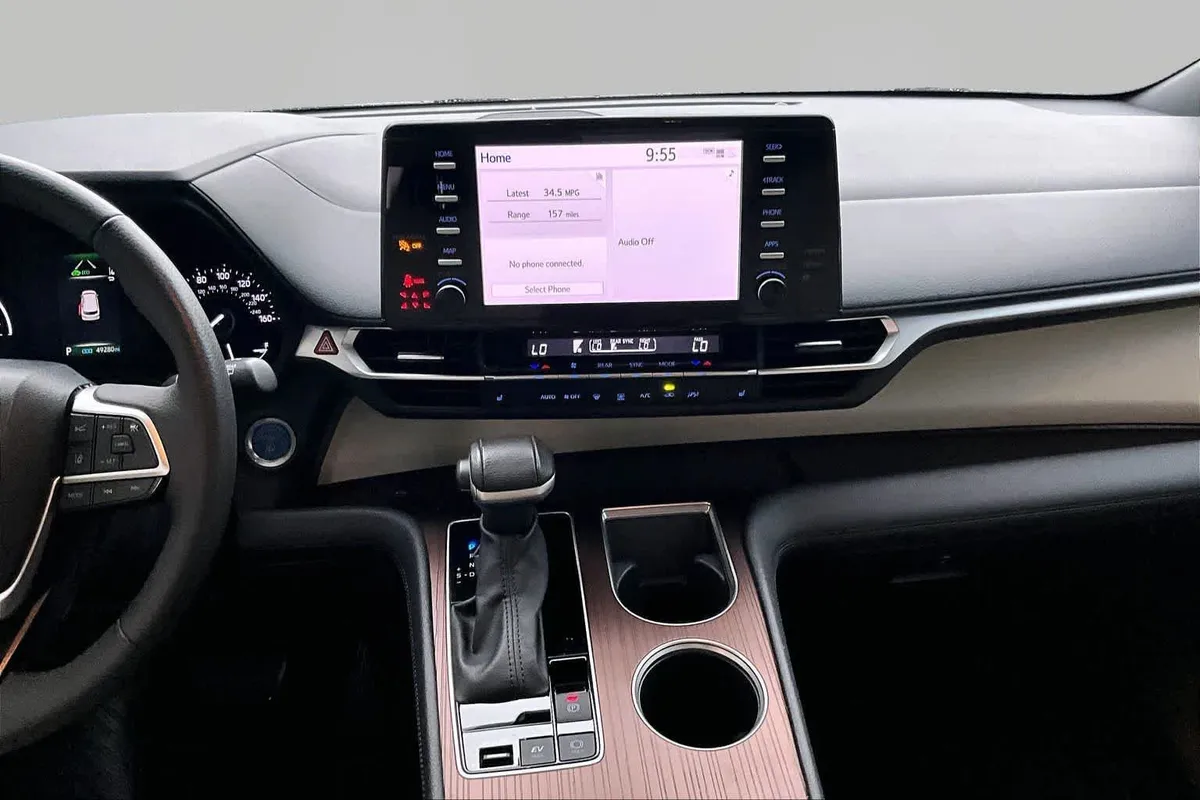 2023 Toyota Sienna XLE thumbnail 7