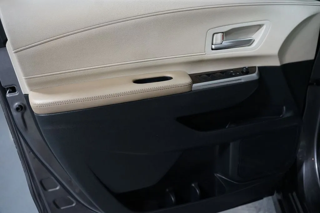 2023 Toyota Sienna XLE thumbnail 11