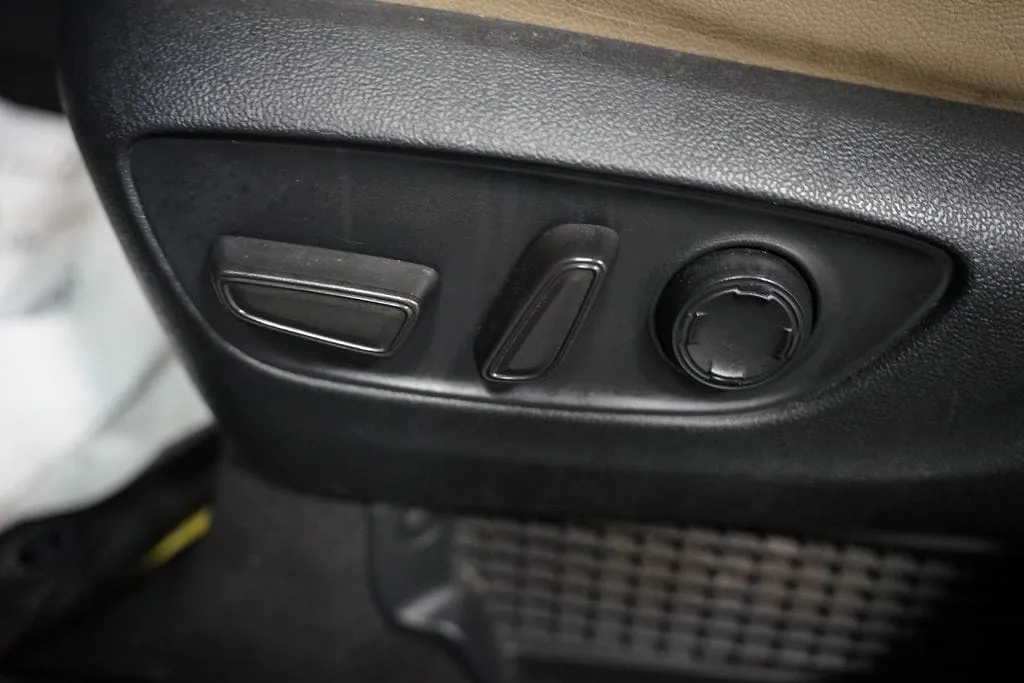 2023 Toyota Sienna XLE thumbnail 12