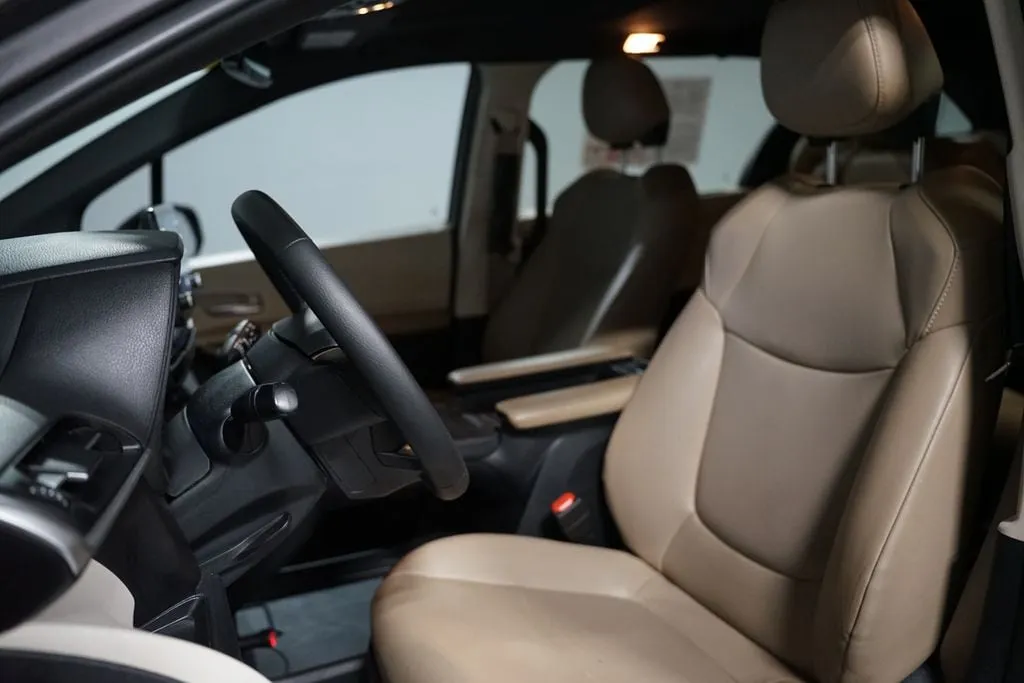 2023 Toyota Sienna XLE thumbnail 13