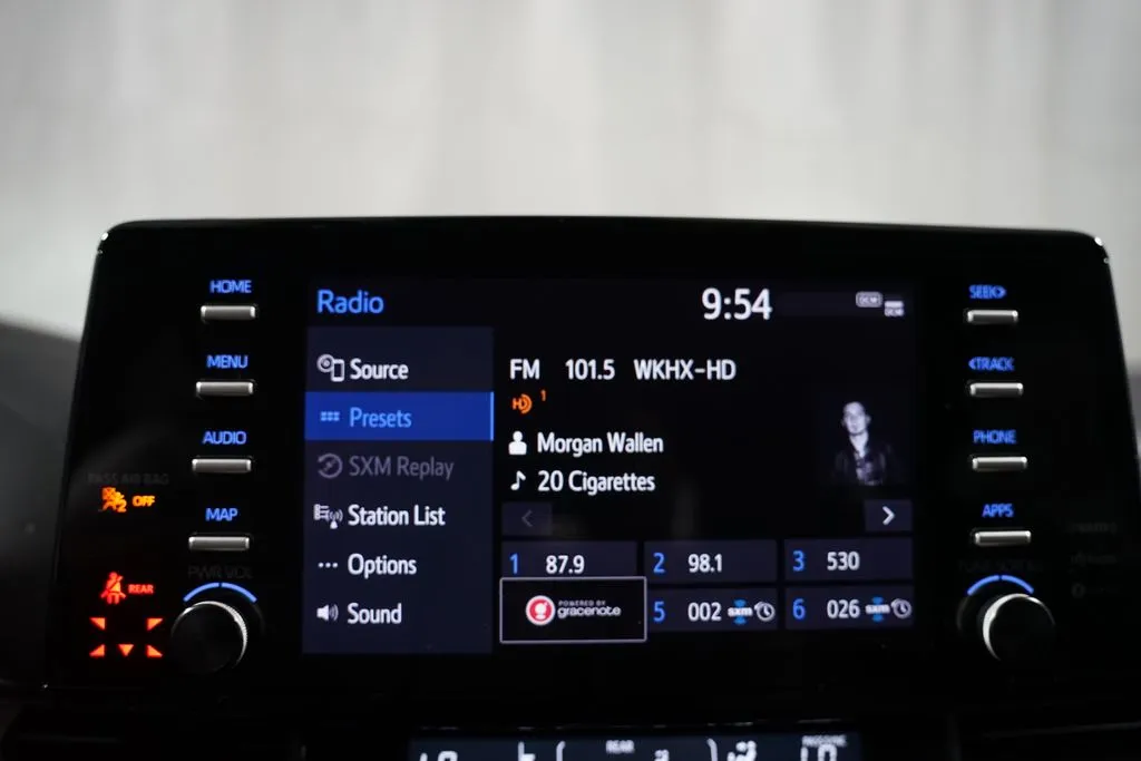 2023 Toyota Sienna XLE thumbnail 20