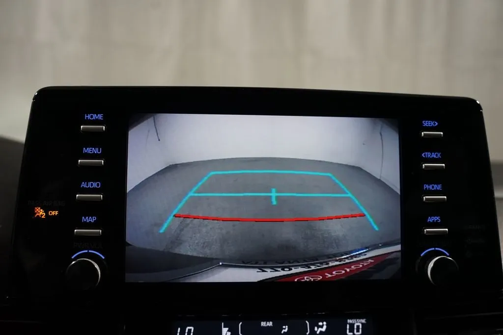 2023 Toyota Sienna XLE thumbnail 21