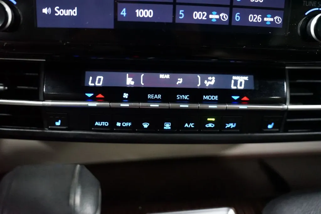 2023 Toyota Sienna XLE thumbnail 22
