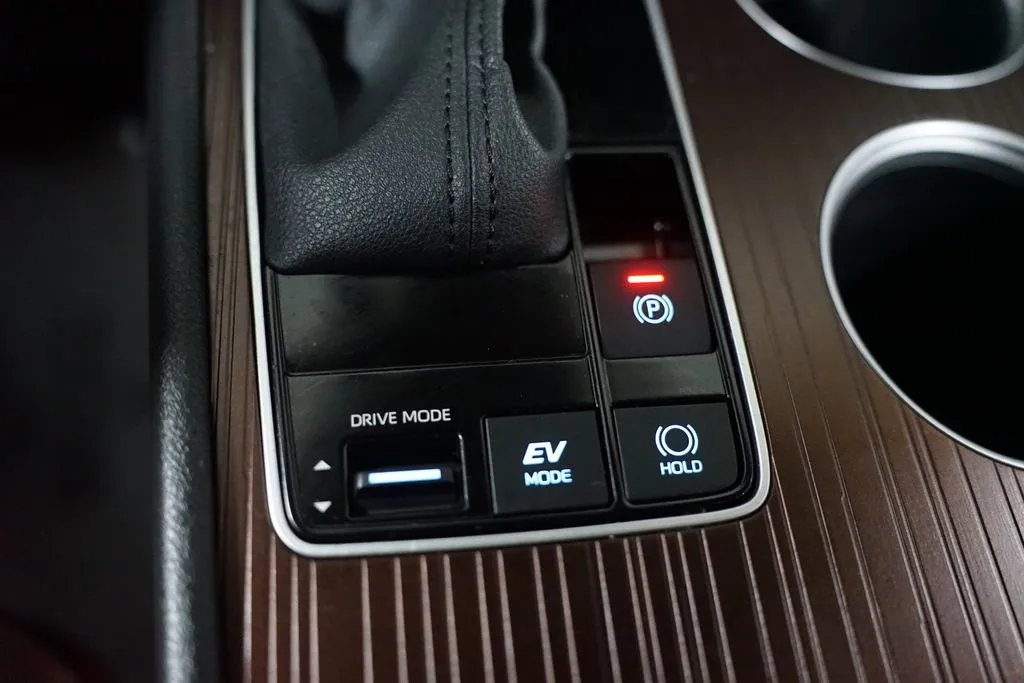 2023 Toyota Sienna XLE thumbnail 24