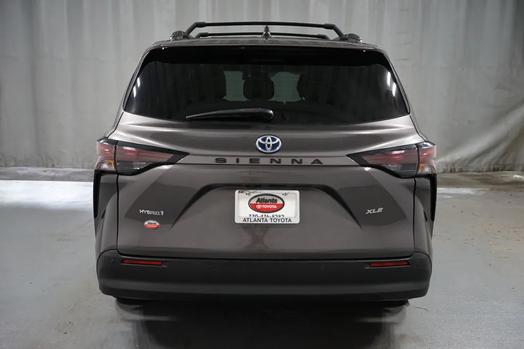2023 Toyota Sienna XLE thumbnail 7