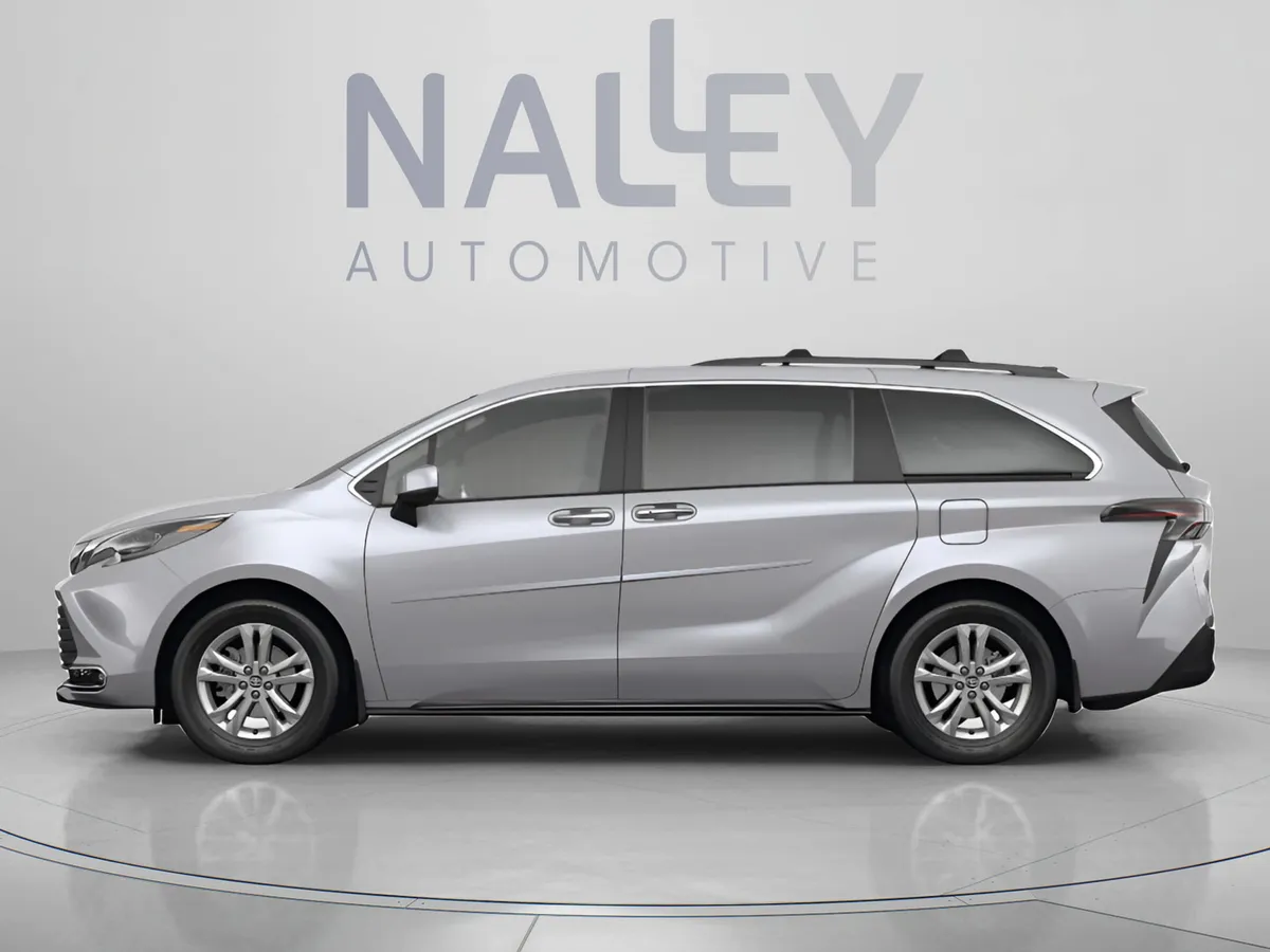 2023 Toyota Sienna XSE thumbnail 2