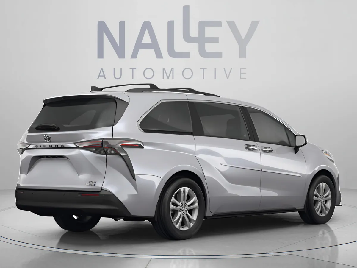 2023 Toyota Sienna XSE thumbnail 3