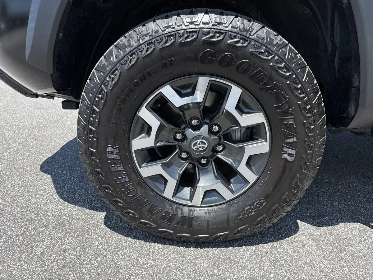2023 Toyota Tacoma 4WD TRD Off Road thumbnail 12