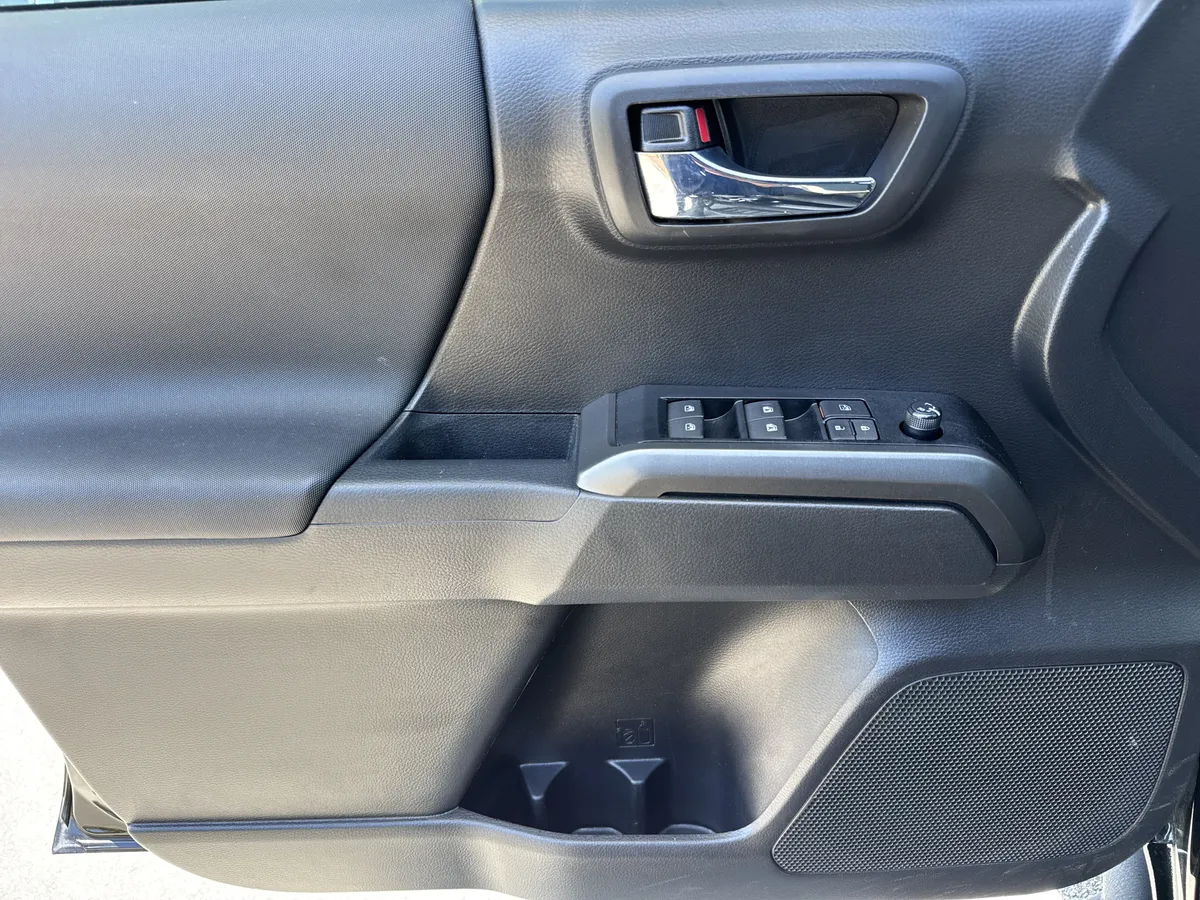 2023 Toyota Tacoma 4WD TRD Off Road thumbnail 13