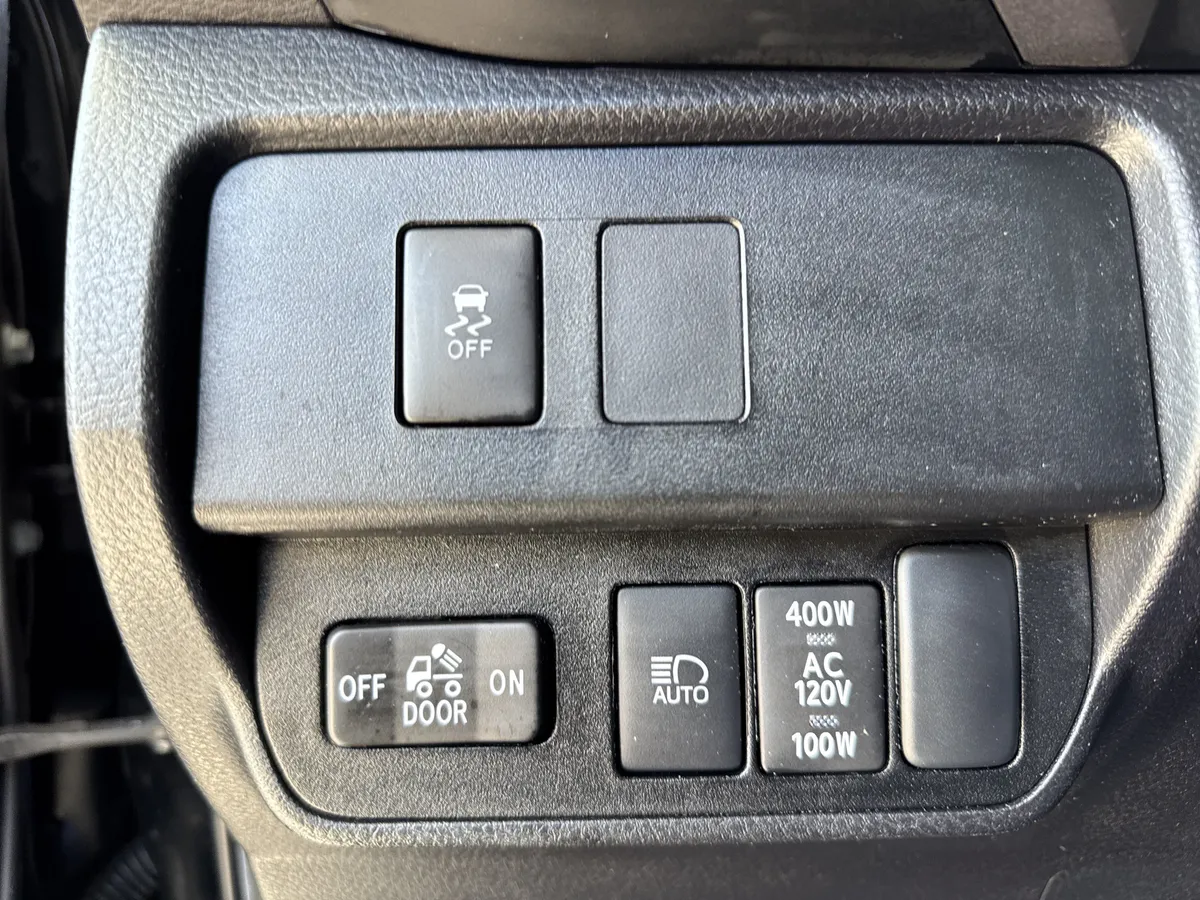 2023 Toyota Tacoma 4WD TRD Off Road thumbnail 18