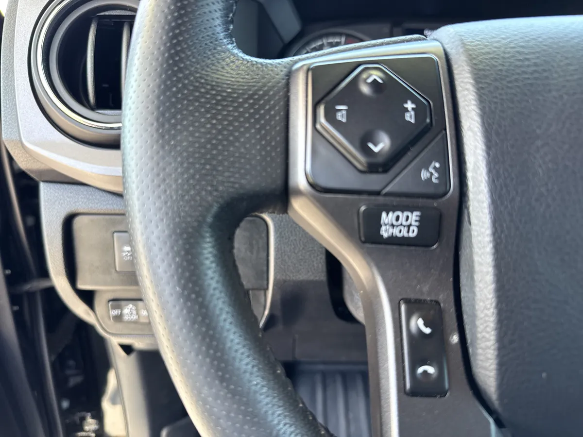 2023 Toyota Tacoma 4WD TRD Off Road thumbnail 19