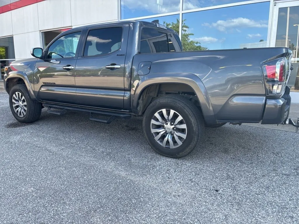 2023 Toyota Tacoma Limited thumbnail 2