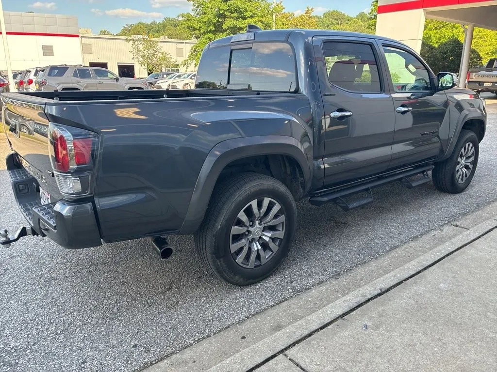 2023 Toyota Tacoma Limited thumbnail 3