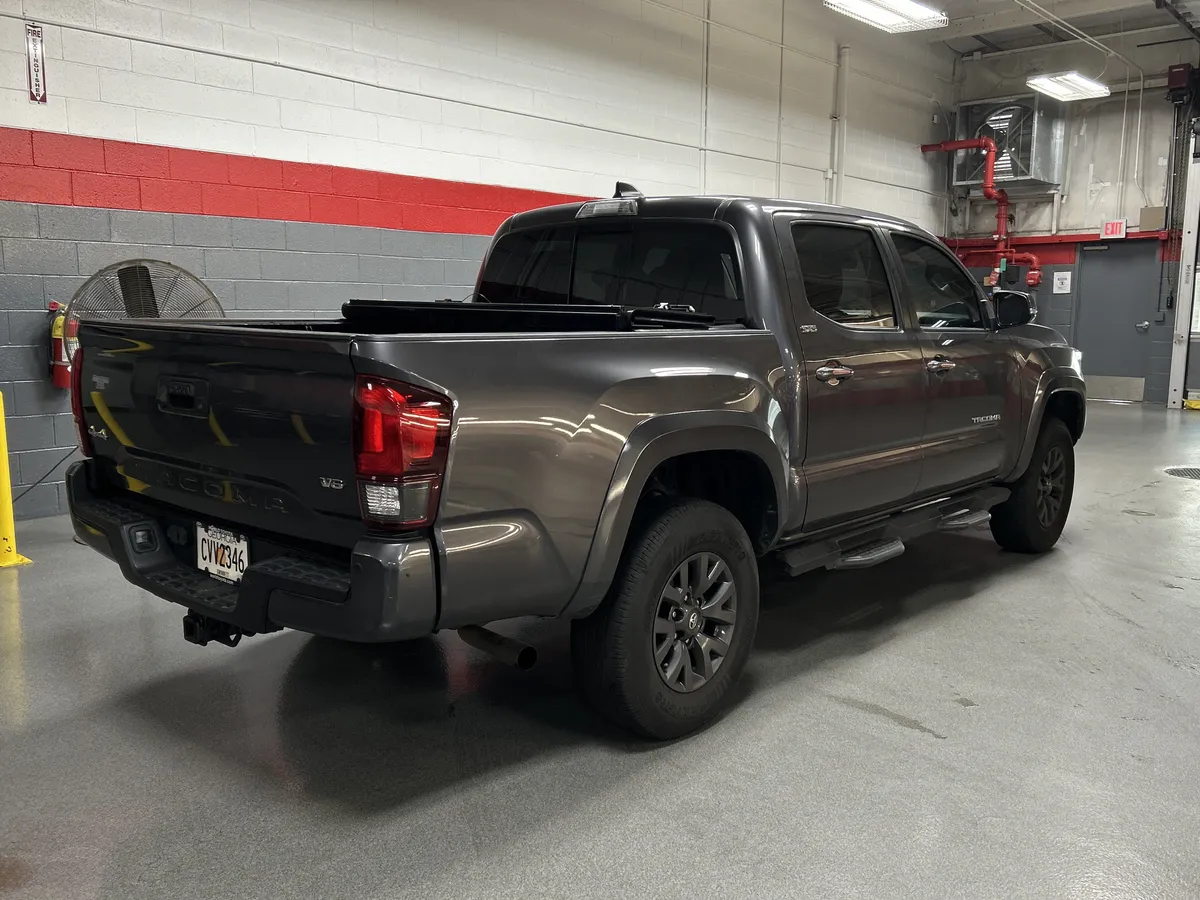 2023 Toyota Tacoma SR5 thumbnail 10