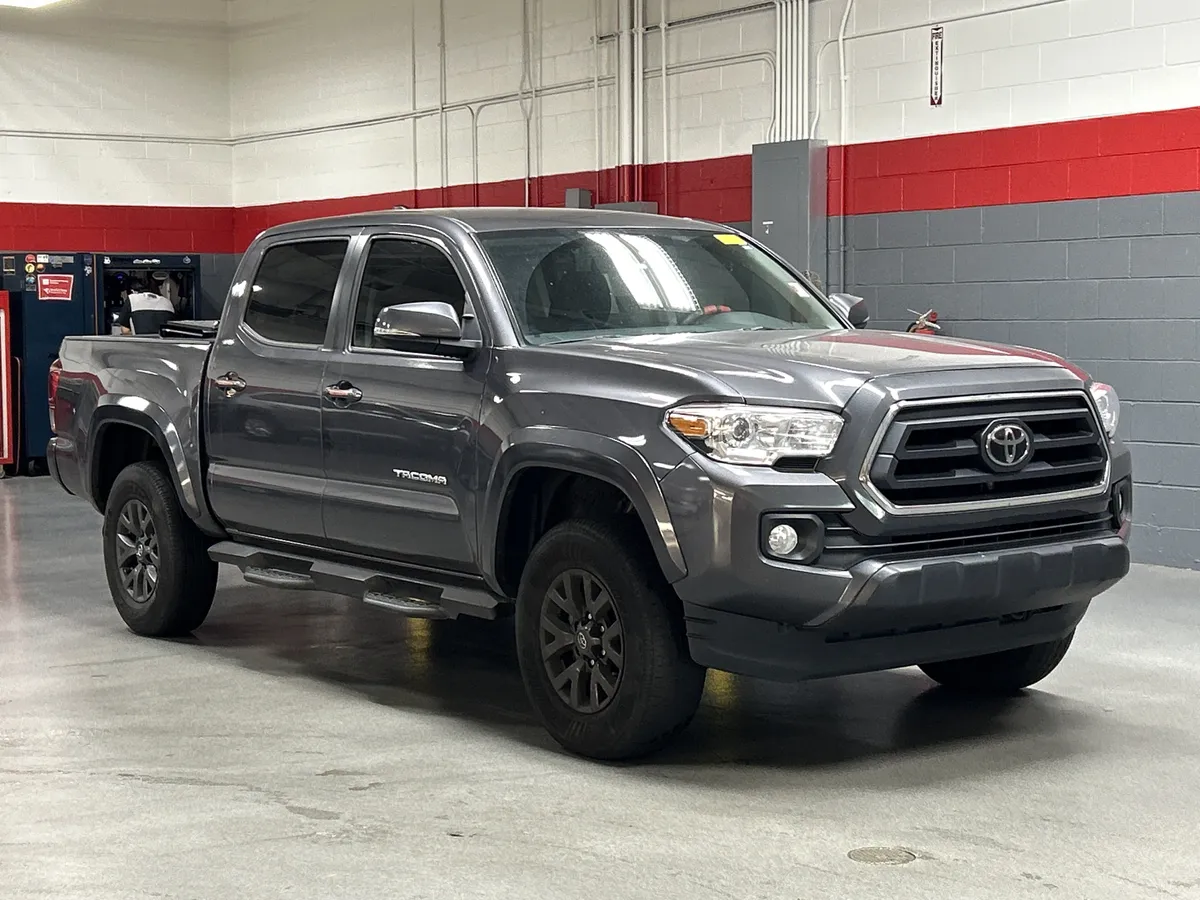 2023 Toyota Tacoma SR5 thumbnail 2