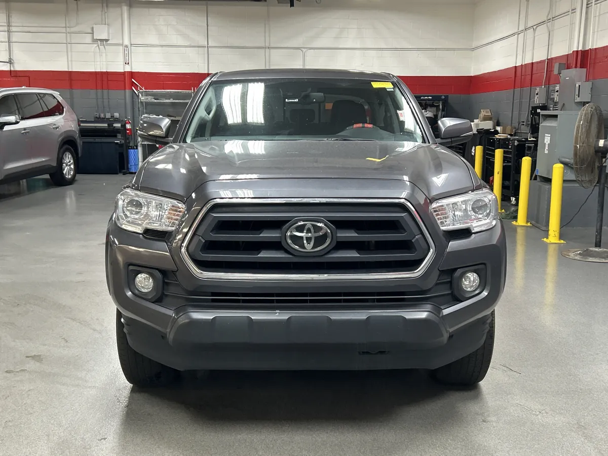 2023 Toyota Tacoma SR5 thumbnail 3