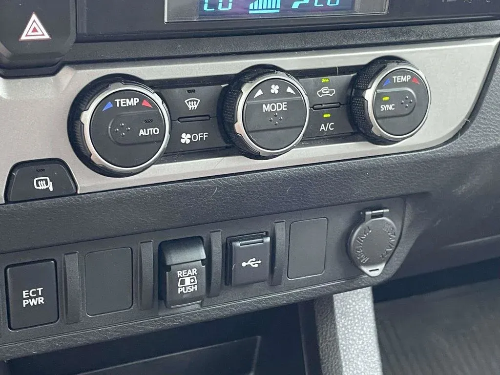 2023 Toyota Tacoma SR5 thumbnail 18