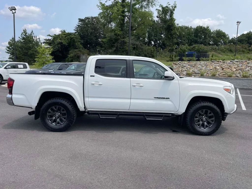 2023 Toyota Tacoma SR5 thumbnail 2