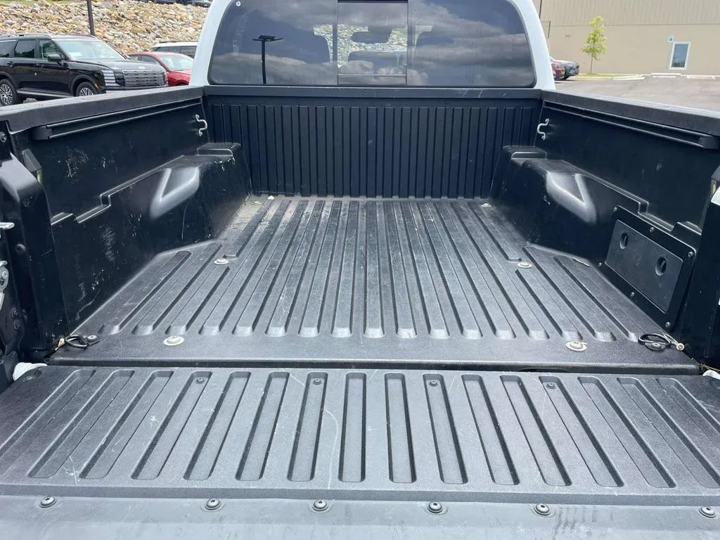 2023 Toyota Tacoma SR5 thumbnail 27