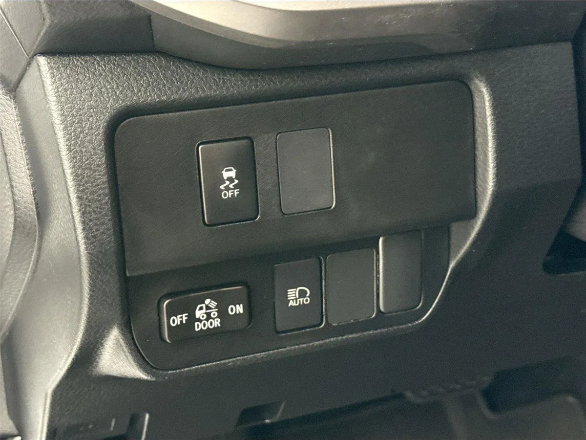 2023 Toyota Tacoma SR5 thumbnail 14