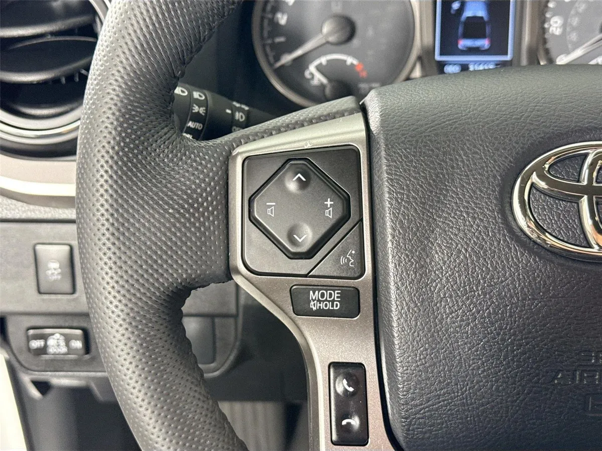 2023 Toyota Tacoma SR5 thumbnail 16