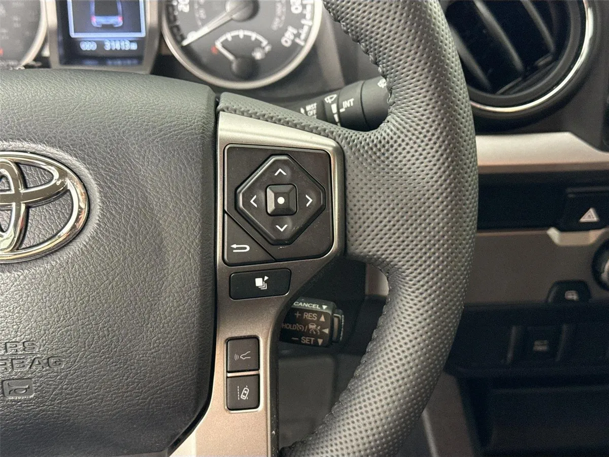2023 Toyota Tacoma SR5 thumbnail 17