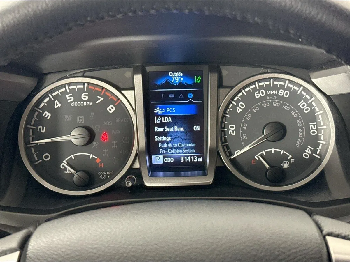 2023 Toyota Tacoma SR5 thumbnail 18