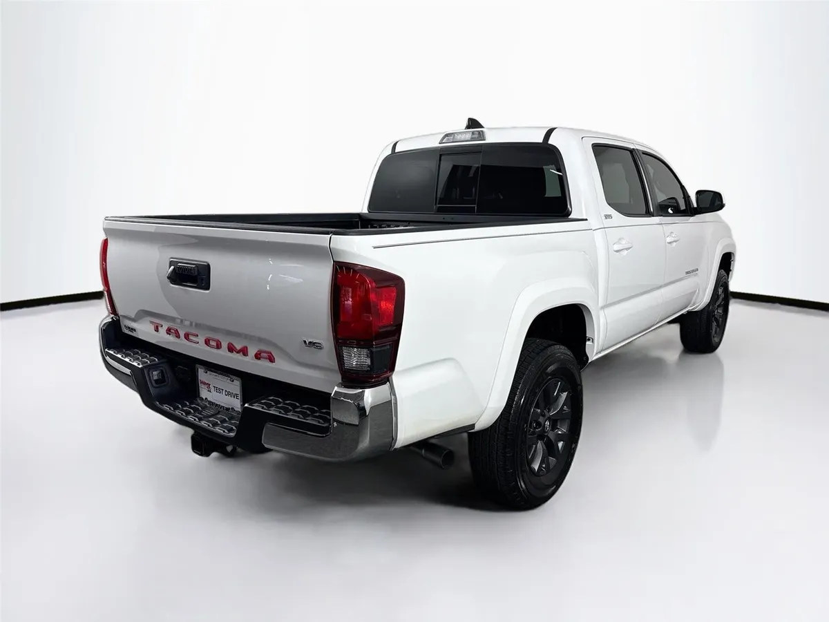 2023 Toyota Tacoma SR5 thumbnail 2