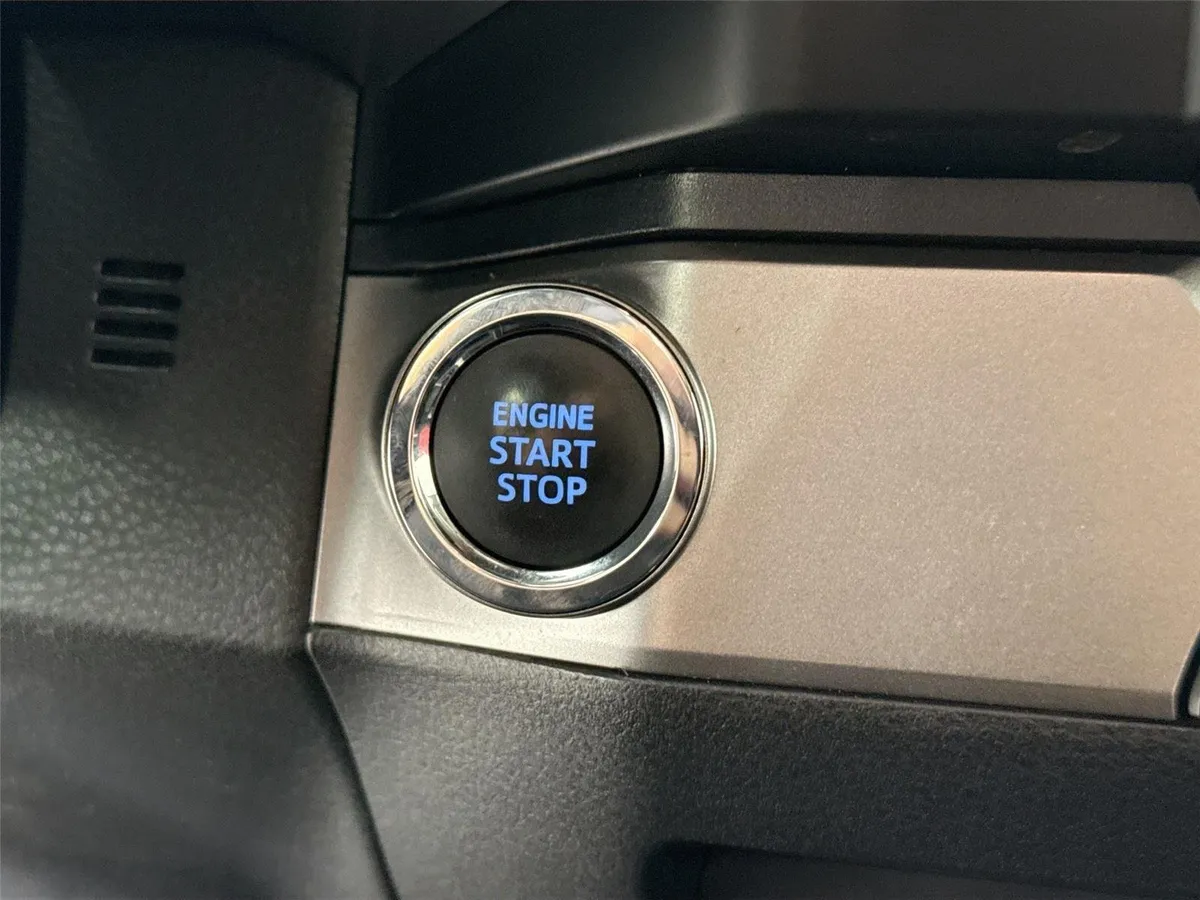 2023 Toyota Tacoma SR5 thumbnail 20