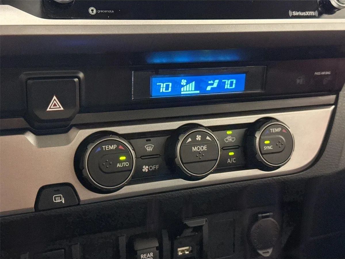 2023 Toyota Tacoma SR5 thumbnail 23