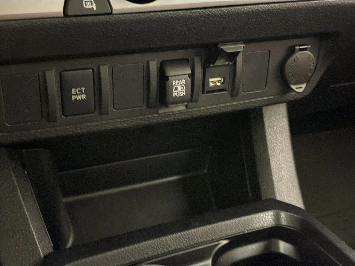 2023 Toyota Tacoma SR5 thumbnail 25