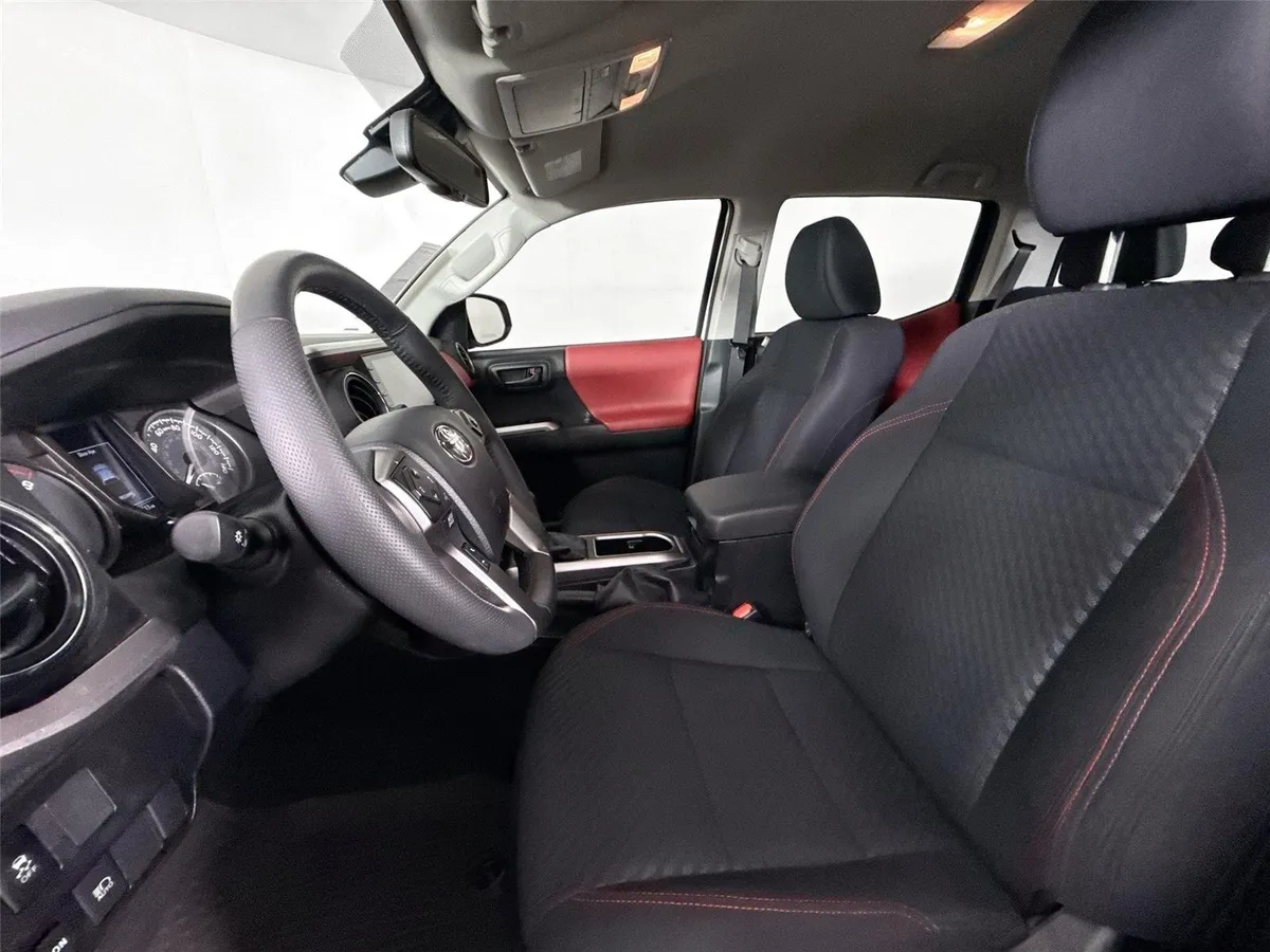 2023 Toyota Tacoma SR5 thumbnail 3