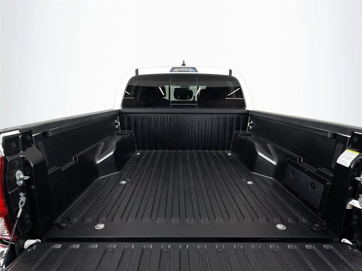 2023 Toyota Tacoma SR5 thumbnail 36
