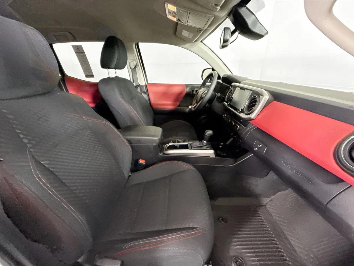 2023 Toyota Tacoma SR5 thumbnail 38