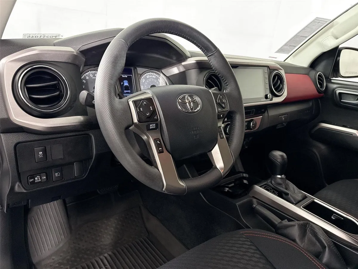 2023 Toyota Tacoma SR5 thumbnail 4