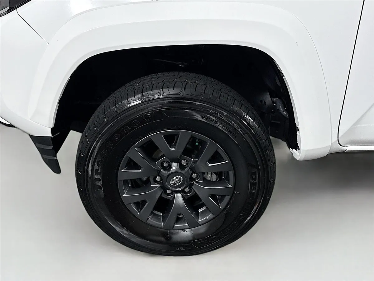 2023 Toyota Tacoma SR5 thumbnail 41