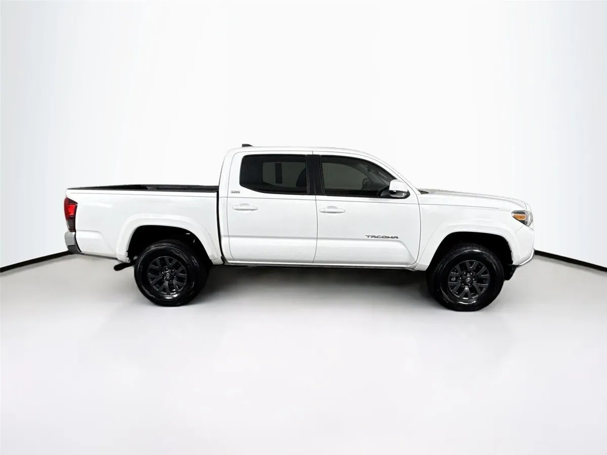 2023 Toyota Tacoma SR5 thumbnail 9