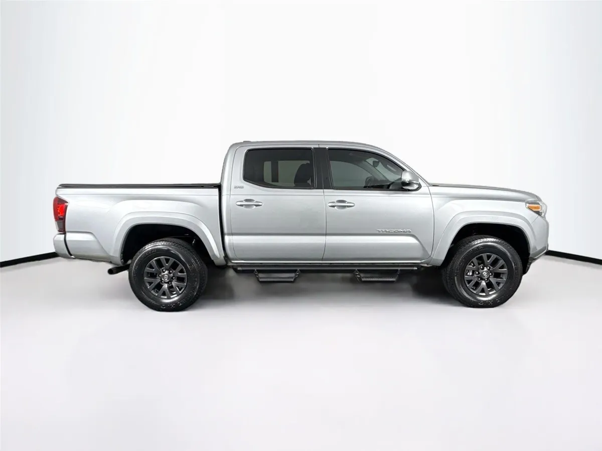 2023 Toyota Tacoma SR5 thumbnail 10