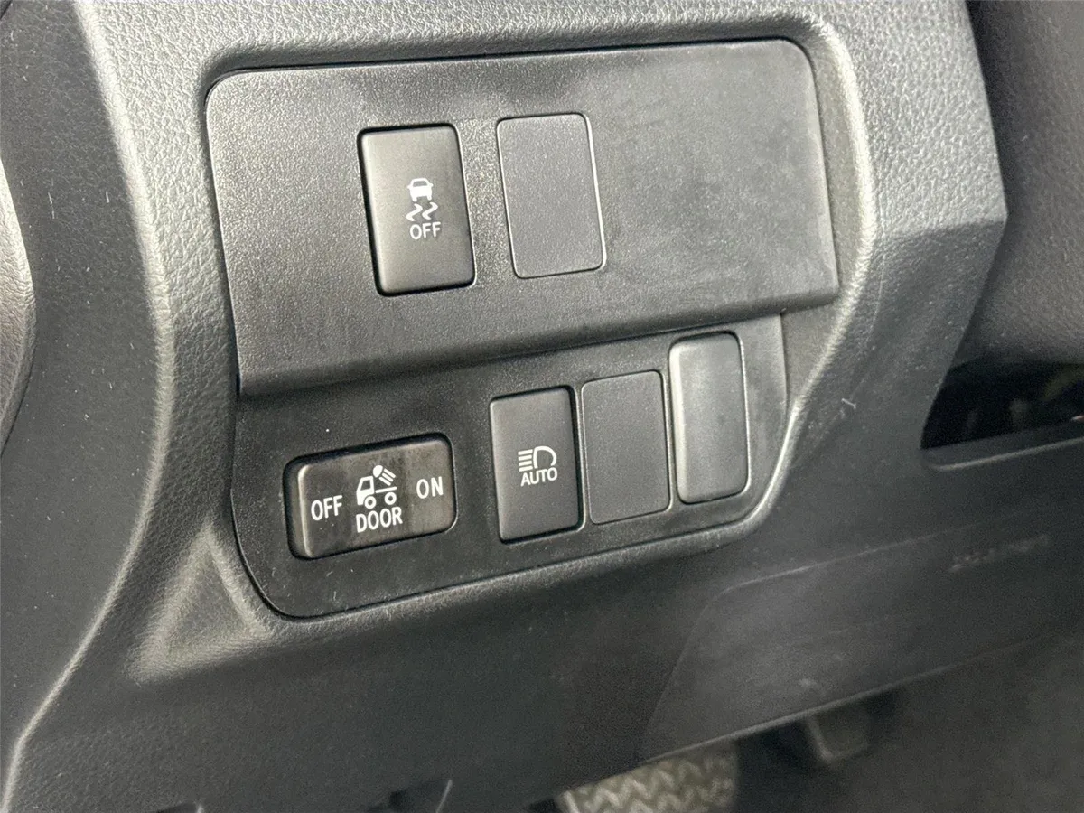 2023 Toyota Tacoma SR5 thumbnail 14