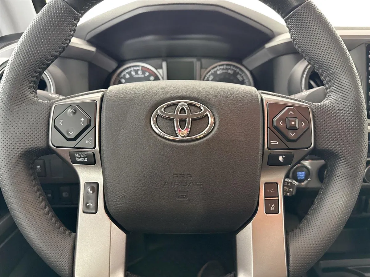 2023 Toyota Tacoma SR5 thumbnail 15