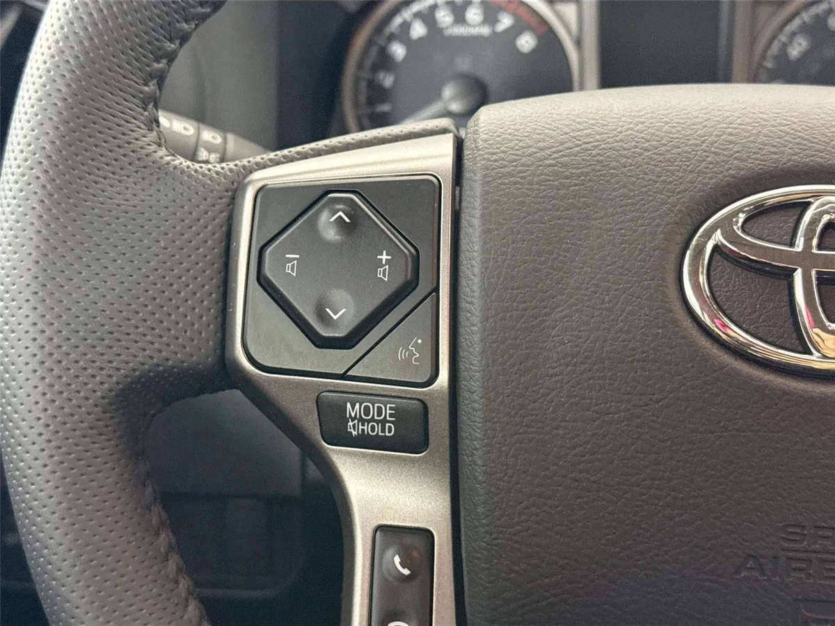 2023 Toyota Tacoma SR5 thumbnail 16