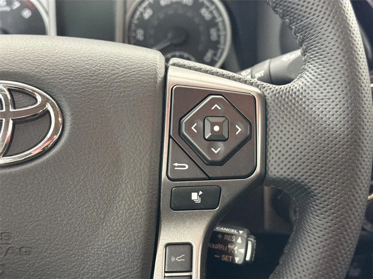 2023 Toyota Tacoma SR5 thumbnail 17