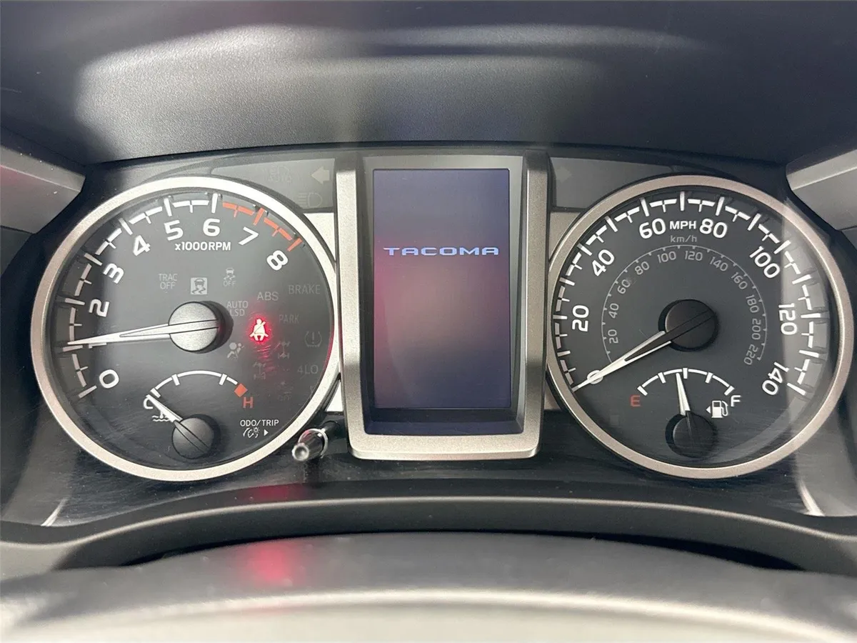 2023 Toyota Tacoma SR5 thumbnail 18