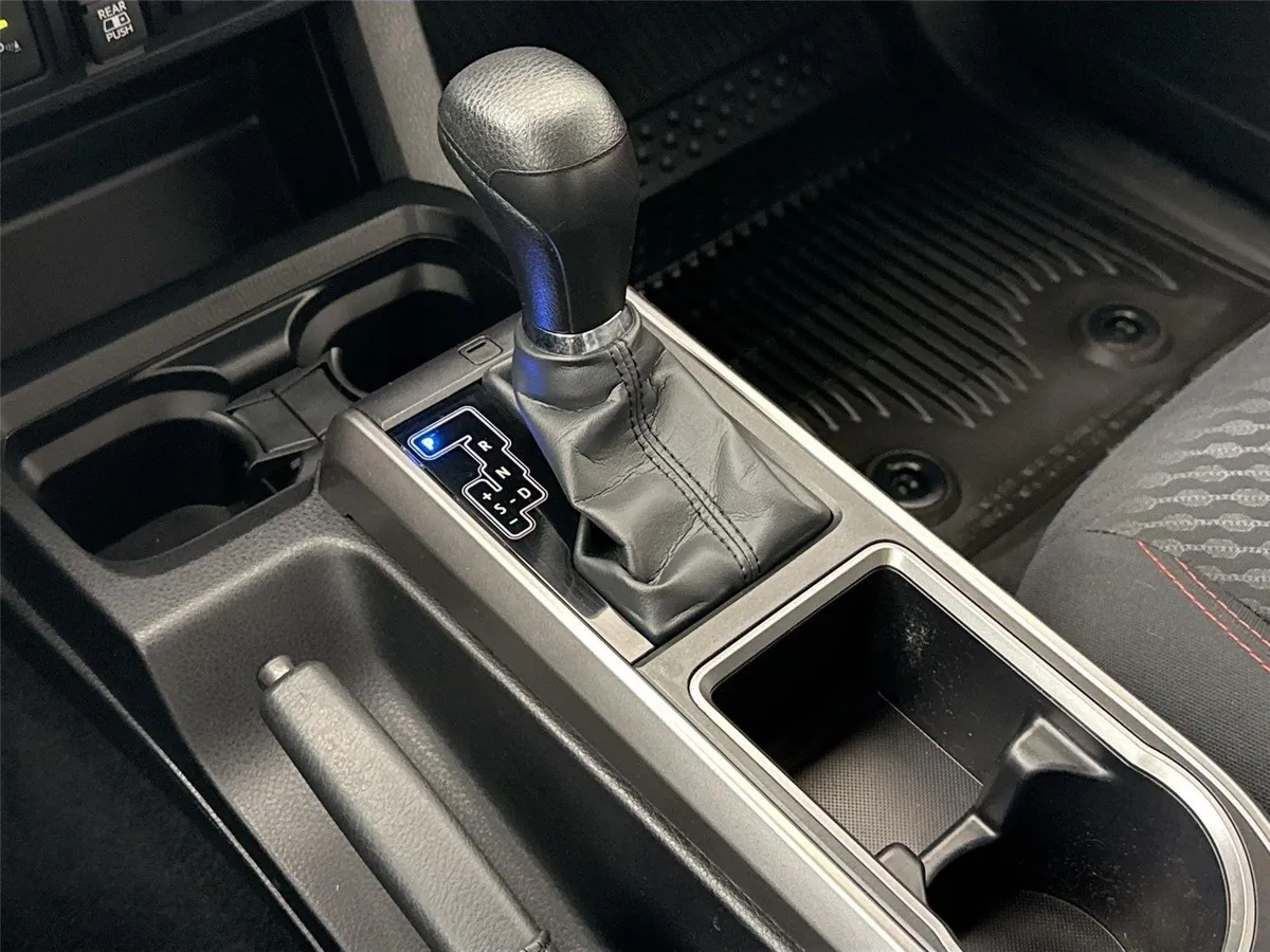 2023 Toyota Tacoma SR5 thumbnail 25
