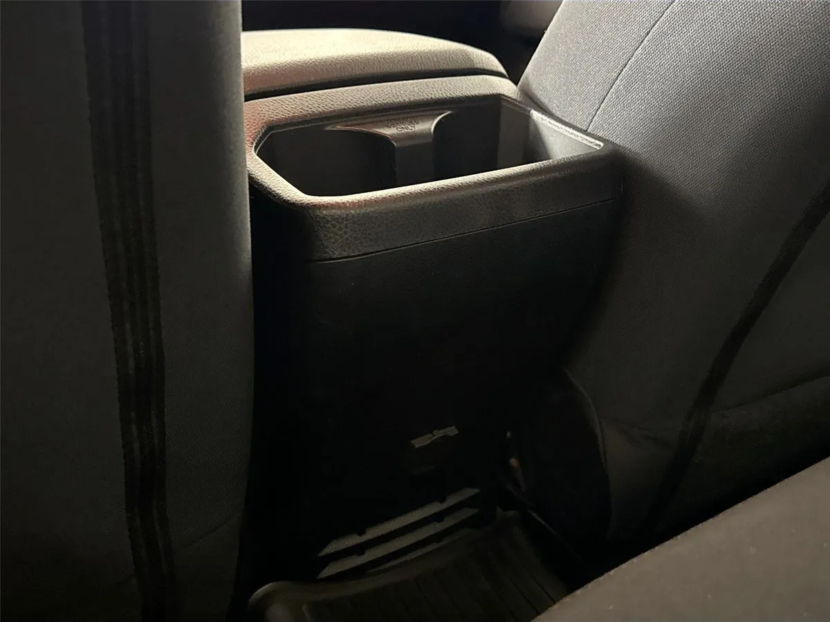 2023 Toyota Tacoma SR5 thumbnail 32
