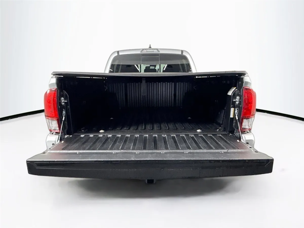 2023 Toyota Tacoma SR5 thumbnail 34